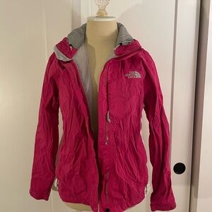 The north face women’s rain jacket. Pink, size S